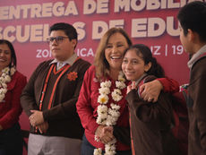 Mochilas y útiles gratuitos para 42 mil 961 estudiantes de la sierra de Zongolica; justicia social para todos: Rocío Nahle.