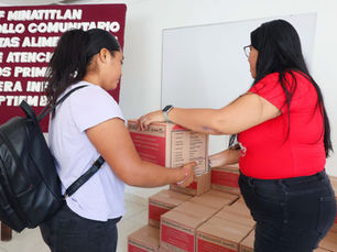 Entrega presidenta del Sistema DIF Minatitlán apoyos alimentarios a mujeres embarazadas