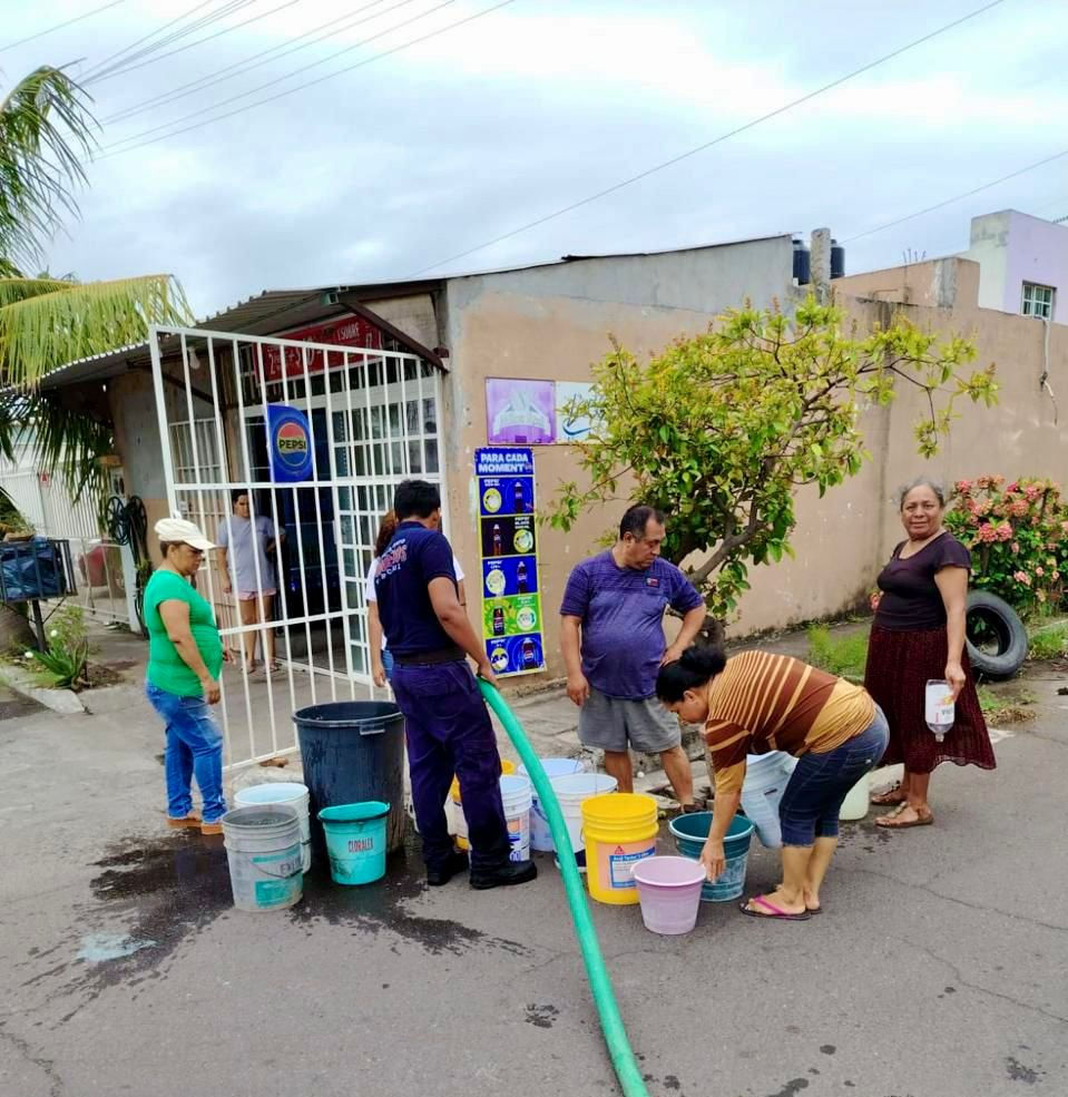 Llega nueva bomba de agua a Colinas de Santa Fe, donada por la gobernadora Rocío Nahle García