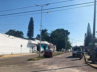 EDICIÓN 2418 UN TREMENDO SUSTOTE SE LLEVARON DOS DAMAS AL CHOCAR CONTRA UNA CAMIONETA
