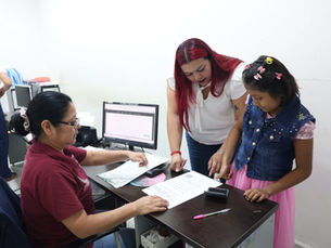 DIF Minatitlán acerca documentos de identidad a niñas y niños de la zona rural.