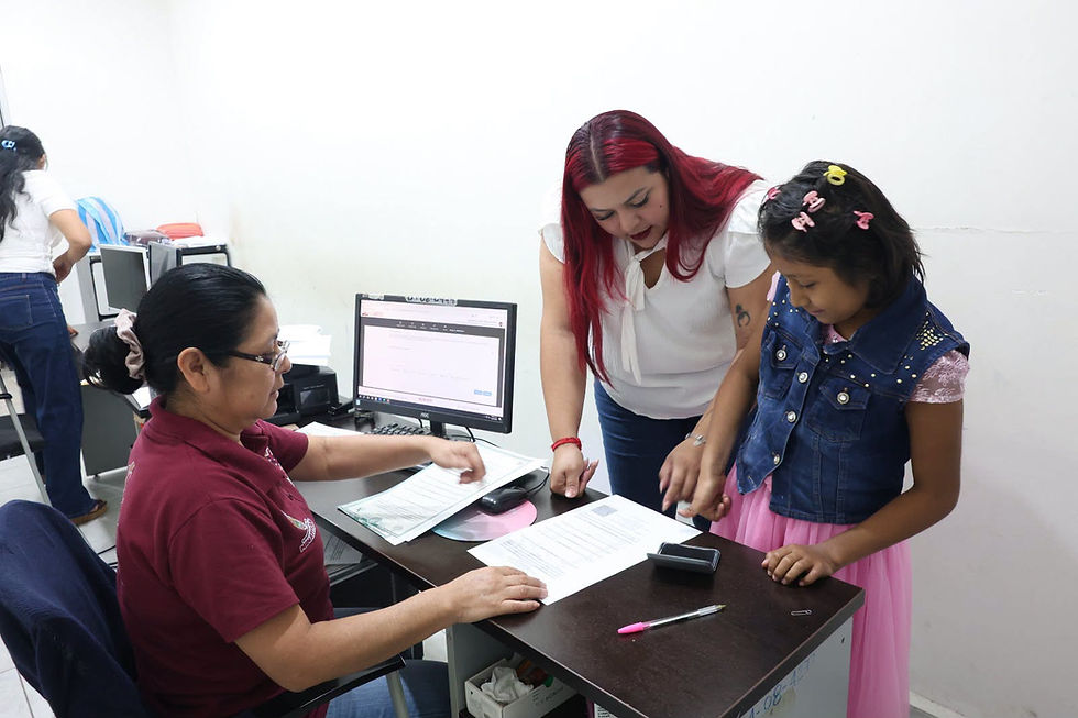 DIF Minatitlán acerca documentos de identidad a niñas y niños de la zona rural.