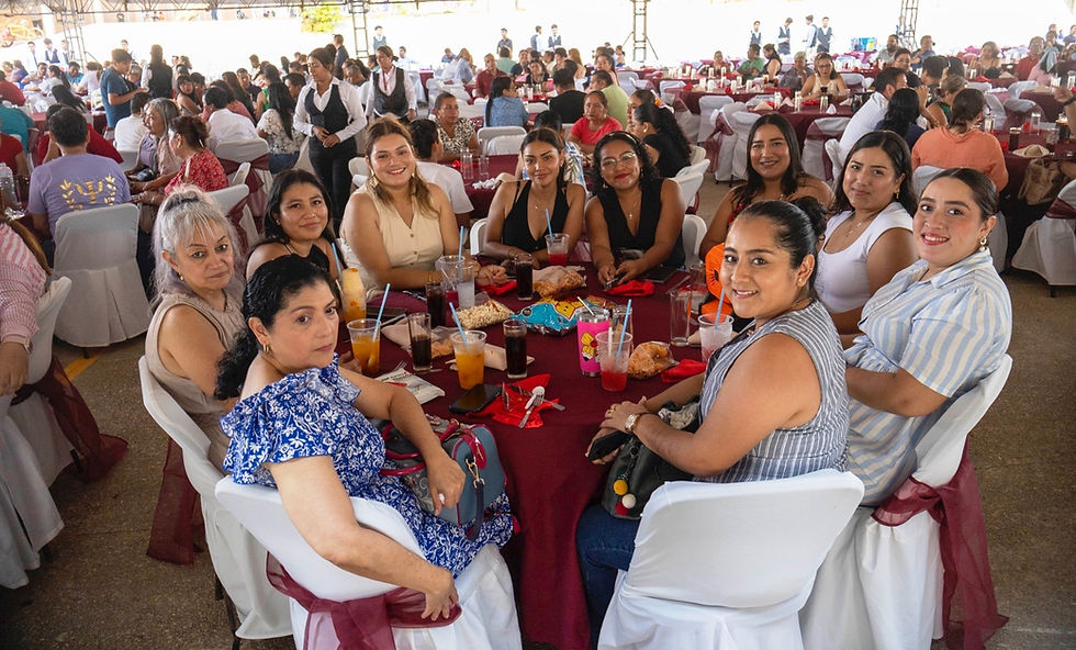 EDICIÓN 2447, GOBIERNO DE MINATITLÁN CELEBRÓ EL DÍA DEL MAESTRO CON GRAN FESTEJO.