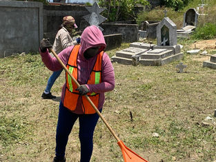Minatitlán realiza acciones de limpieza en Panteón Santa Clara.