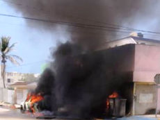 EDICIÓN 2442EXPLOTÓ UN TRANSFORMADOR DE LA CFE Y QUEMÓ UNA CARPINTERÍA Y UNA CAMIONETA