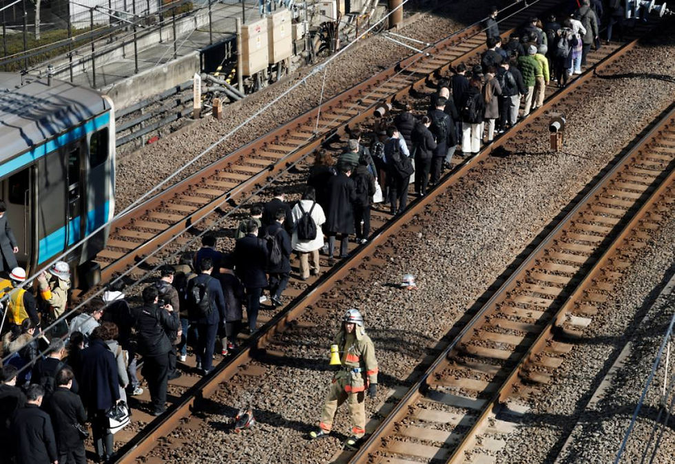 Power outage halts Tokyo commuter train lines, affecting 673,000 passengers