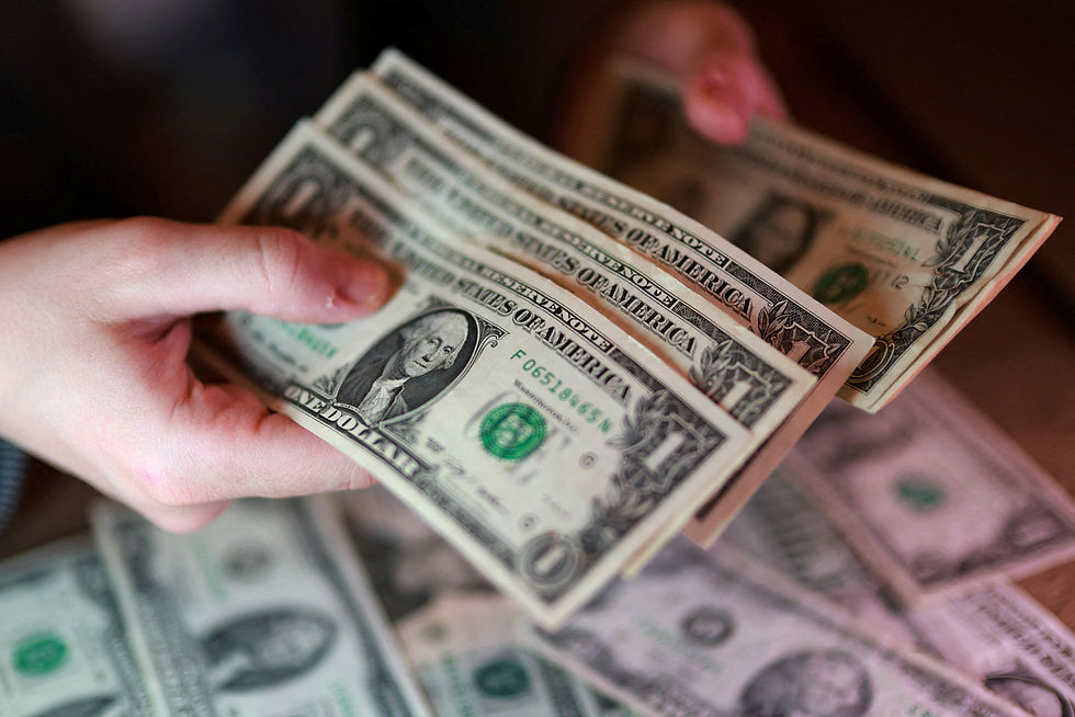 FOREX: Dollar wobbles as markets cling to hopes for Middle East peace deal