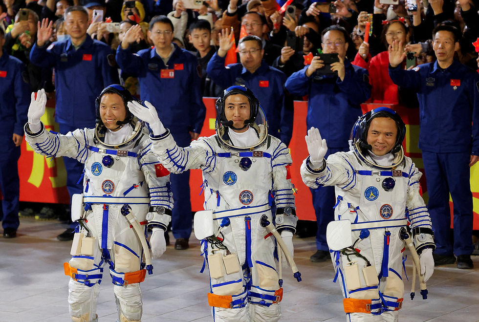 China's Shenzhou-21 astronaut crew to stay in space an extra month
