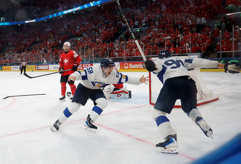 Helenius scores overtime goal, celebrates with Vaakanainen in Zurich