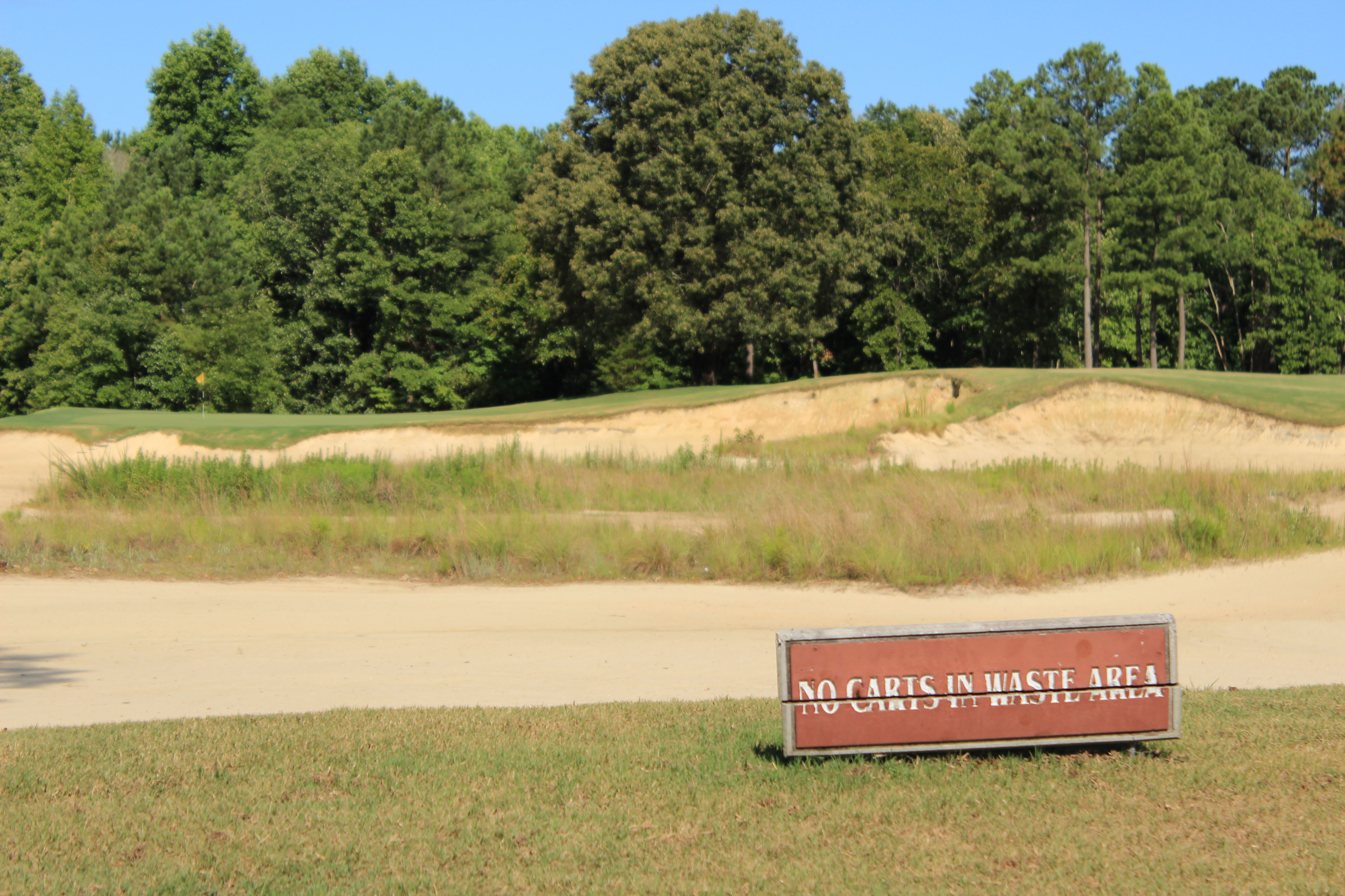 Approach on the par-5 4th, classic Strantz waste-bunker aesthetic.