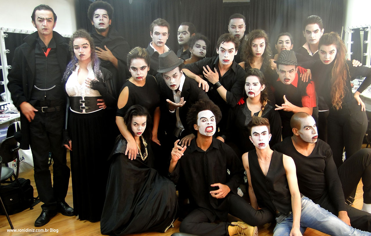Maquiagens_de_Vampiro_Caricato_-_Turma_27_Arte_Dramática_-_Senac_Santana