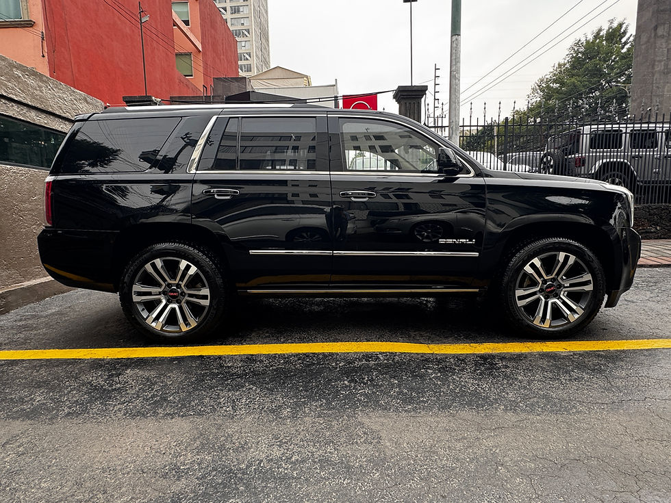 07_GMC Yukon 2018 Denali Negra N3