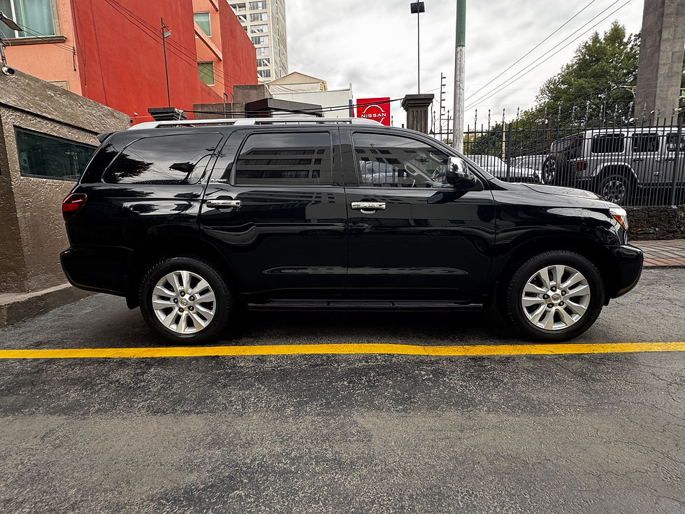 07_Toyota Sequoia 2018 Negra N3