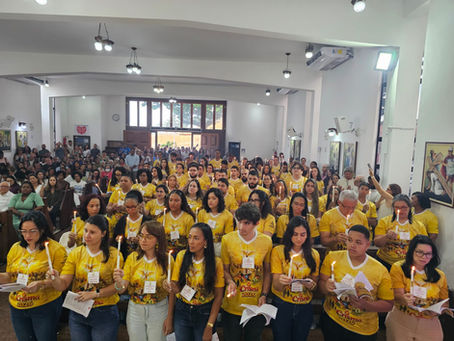 Entre testemunhos e oração, comunidade vive forte experiência de Pentecostes