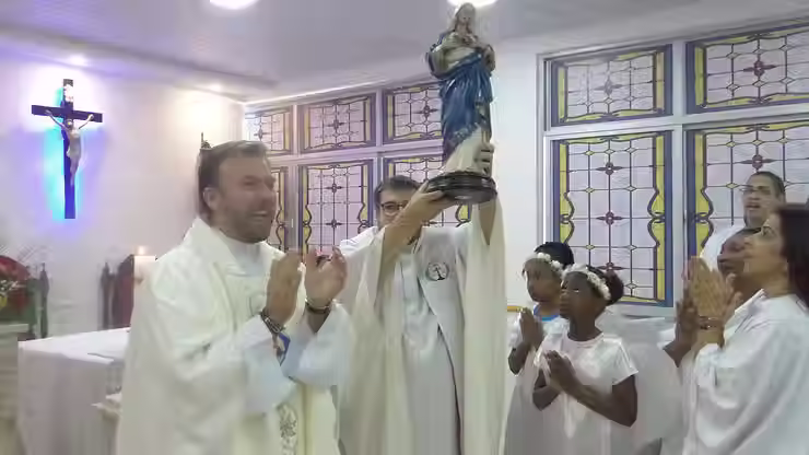 A Comunidade do Imaculado Coração de Maria celebrou com alegria a sua nova igreja