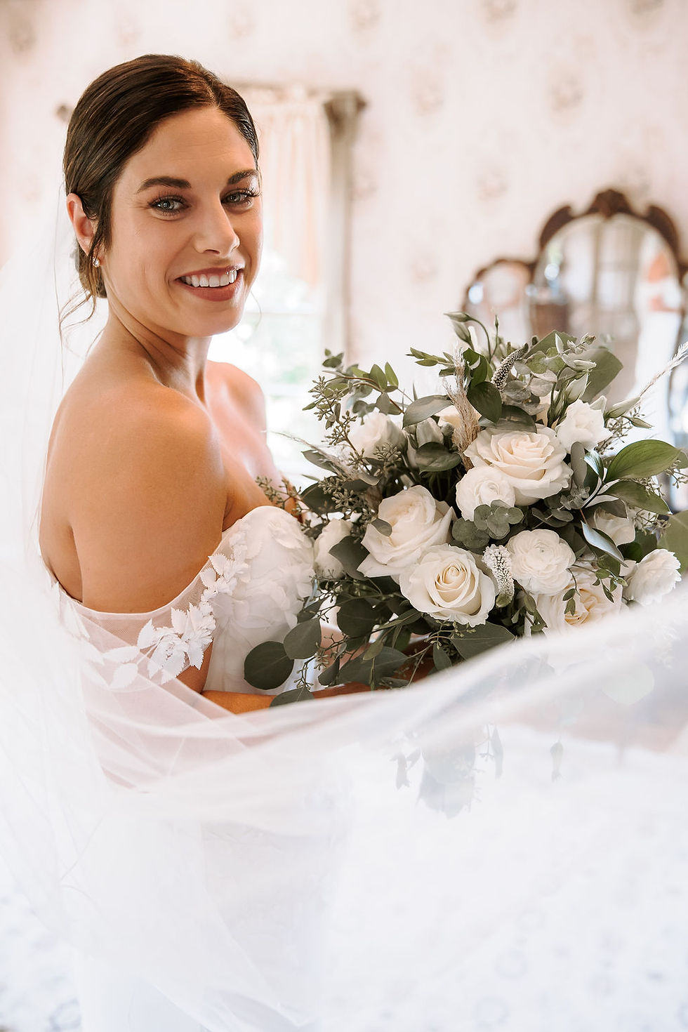 Bride portrait with classy white bridal bouquet at Felt Estate Mansion in Michigan.