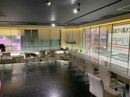 中洲川端駅徒歩1分!!中洲4丁目飲食可能店舗♪ガラス張りが素敵な店舗です(^^♪