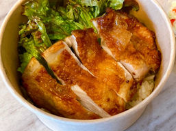 ローストチキン工房Bin+X様✨新作のローストチキン丼🐔絶品です!!~ゆうゆう不動産仲介店~