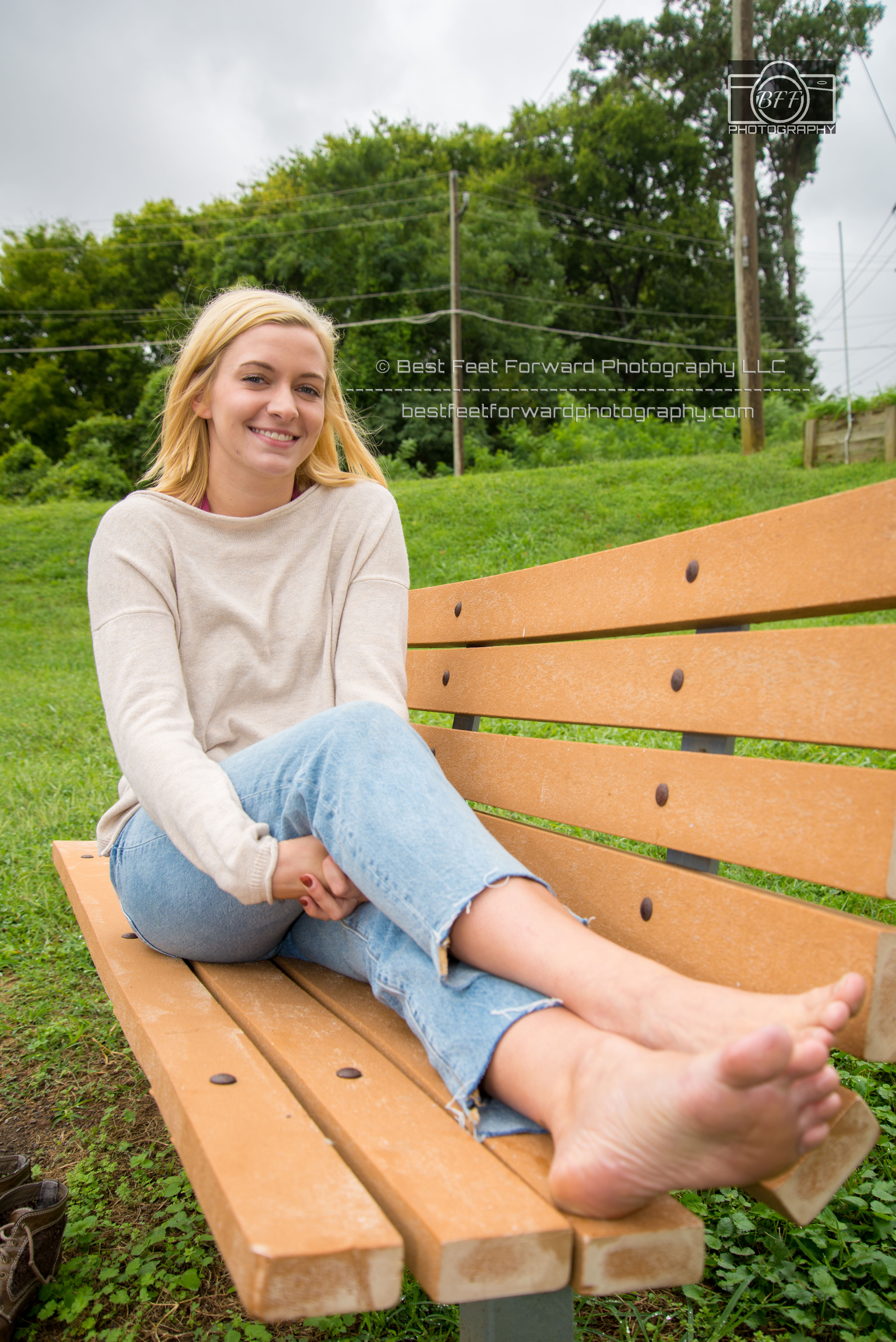 Cassie R, 22, size 7.5 