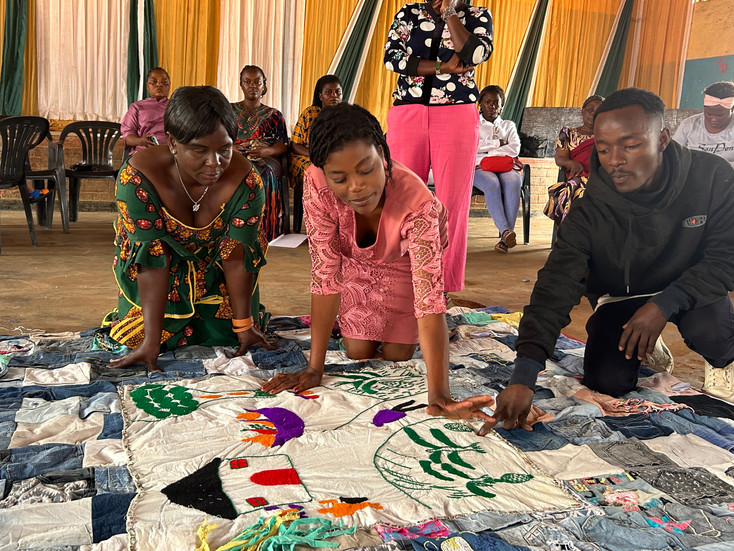 Dzaleka Arts Lab (DAL) members and makers working on the 'Pockets of Love' project. Photo by DAL.