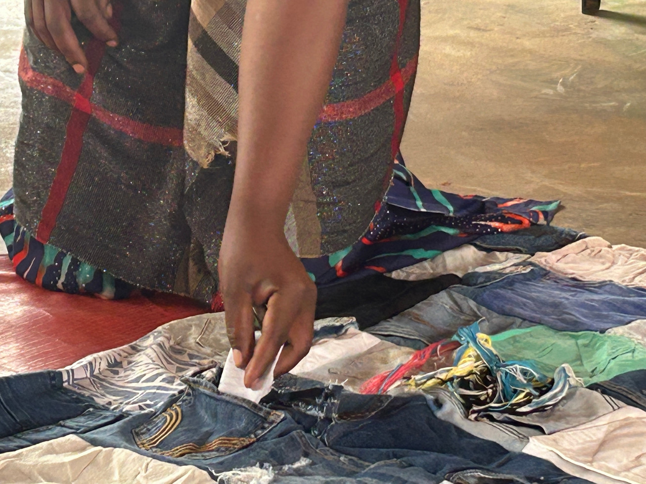 Dzaleka Arts Lab (DAL) member inserting their note into a pocket for LCF students to respond to. Photo by DAL member.