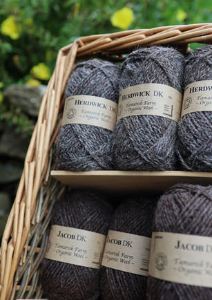 Grey and brown organic woollen yarn by Tamarisk Farm. Image by Mila Burcikova.