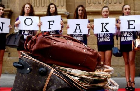 MADE IN ITALY – I ‘falsi’ colpiscono 95.000 piccole imprese. Bene proposta di legge anticontraffazi