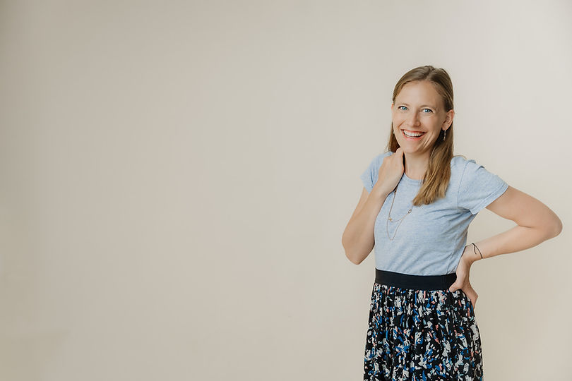 Portrait von Lebens- und Sozialberaterin Christina Preßmair, die in ihrer Praxis in Graz und Online Hypnosecoachings und Meditation für schwere Lebensphasen und Entspannung anbietet.
