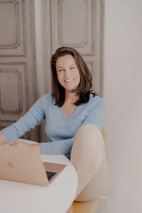 Anita Geißler, Lifecoach, Human Design Expertin und Mindset Mentor mit eigener Praxis in Graz und Online Coachings österreichweit für mehr Selbstbewusstsein und Selbstvertrauen - Persönlichkeitsentwicklung.