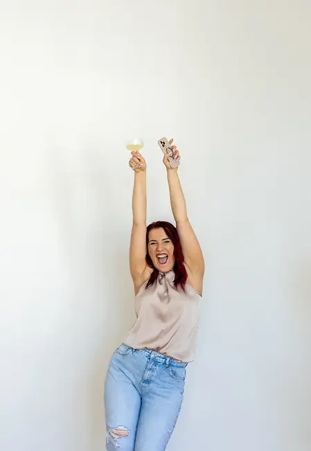 Portrait von Mila Panic, Gründerin und Social Media Expertin der MIPA Agentur Graz bietet eine Online Community für Social Media, wo man lernen kann, wie man sichtbar wird mit Social Media - ausschließlich für selbstständige Frauen und Mamas.