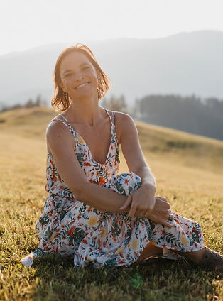 Charlotte Popp in der Natur – MET Klopftechnik in Graz für Frauen mit innerer Unruhe, Stress und alten emotionalen Mustern