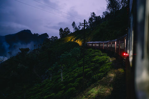 Zugreise Sri Lanka bei Nacht