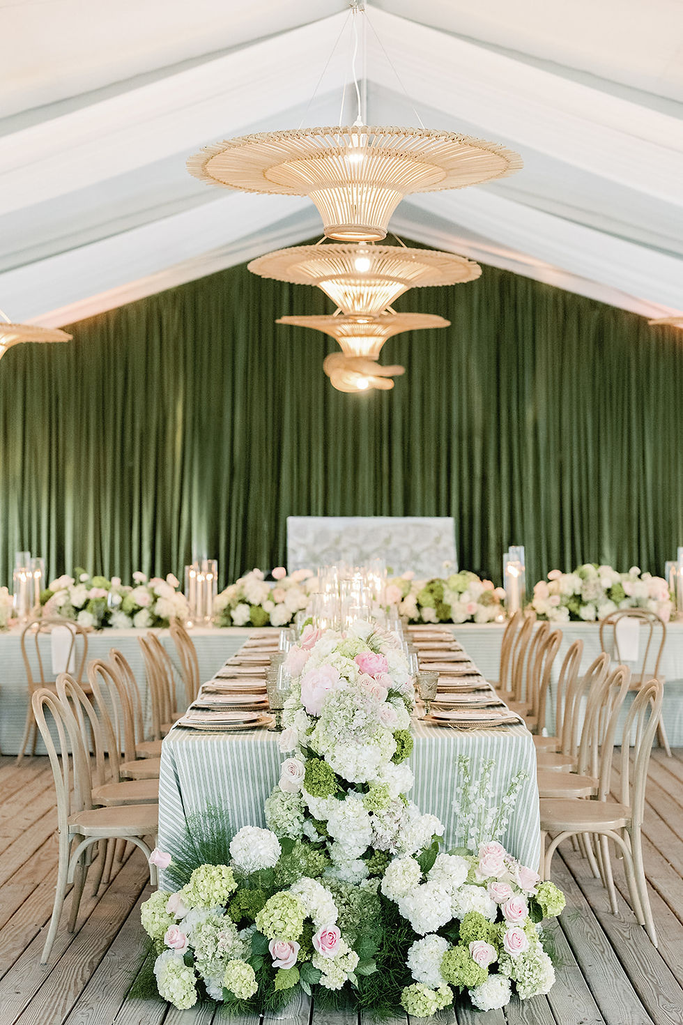 Wedding reception florals designed by AG Floristry in Charleston, South Carolina