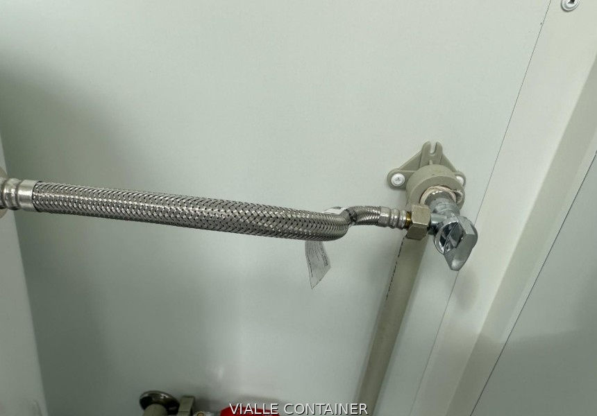 Thumbnail: Conteneur Sanitaire WC Simple avec Lavabo et Eau Chaude