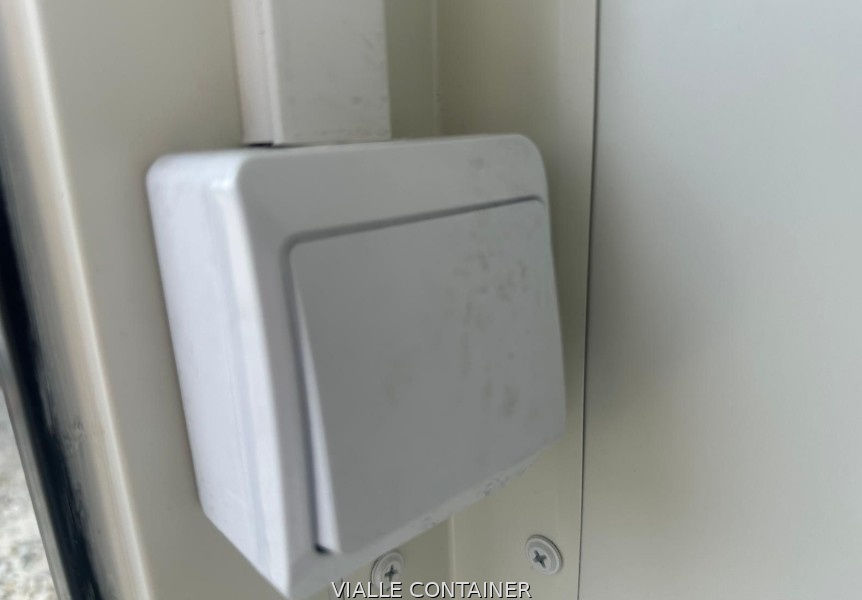 Thumbnail: Conteneur Sanitaire WC Simple avec Lavabo et Eau Chaude