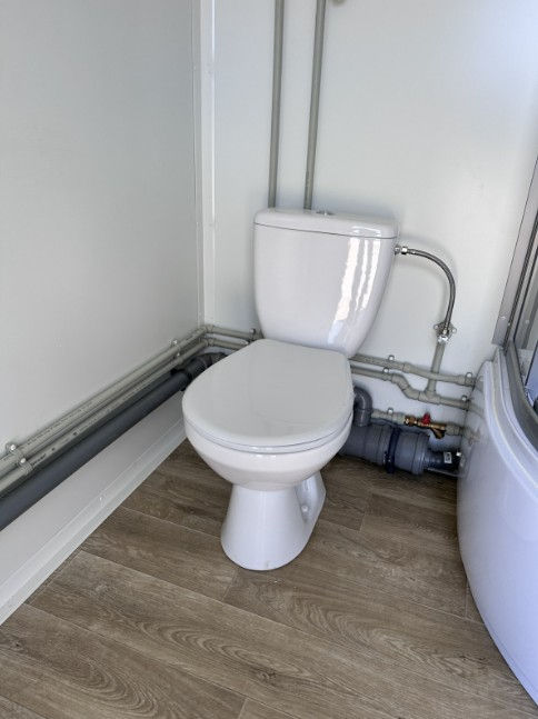 Thumbnail: Conteneur Sanitaire – Salle de Bains Complète avec WC, Douche et Chauffe-Eau