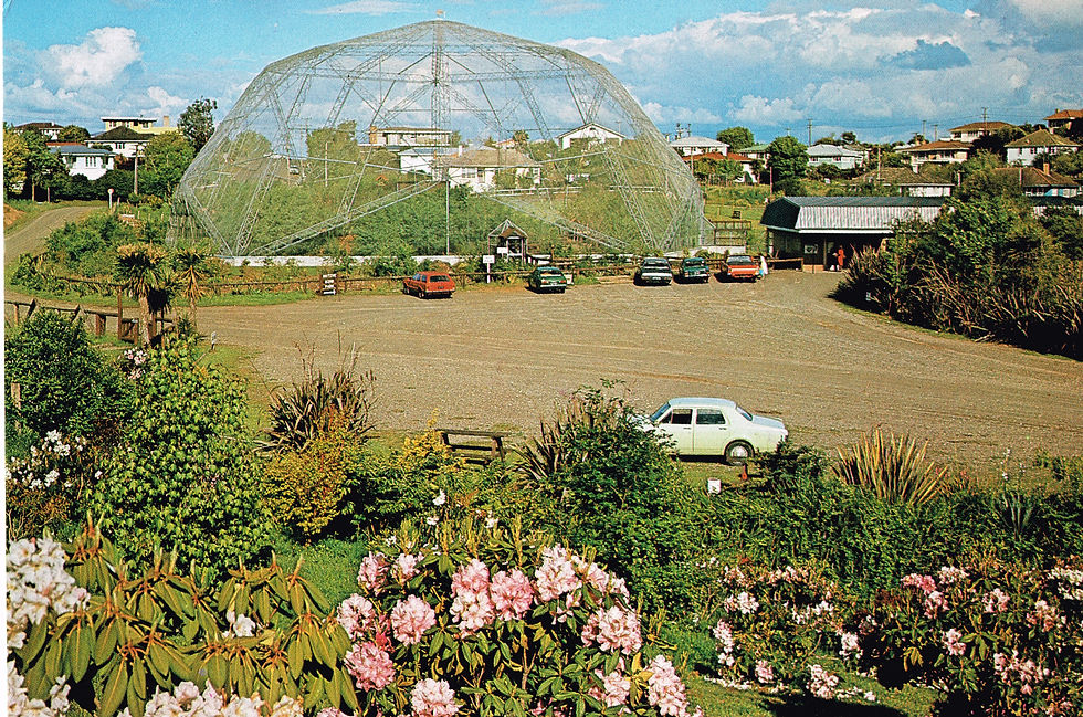 Barry Rowe Aviary early 1980's.jpg