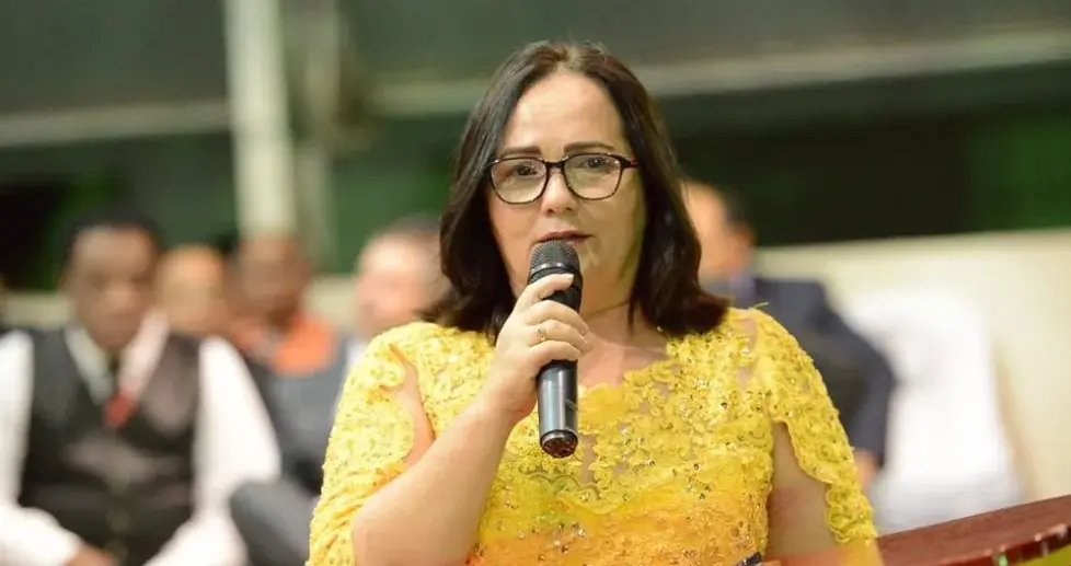Licitação de R$ 300 mil para pátio da Prefeitura de Chapadinha é alvo de denúncia no TCE por falhas graves e sobrepreço