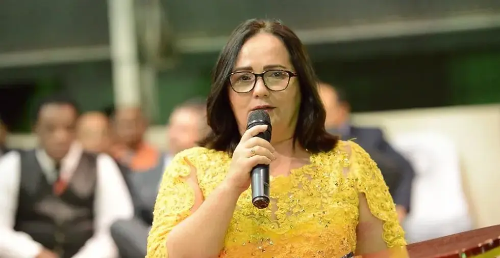 Licitação de R$ 300 mil para pátio da Prefeitura de Chapadinha é alvo de denúncia no TCE por falhas graves e sobrepreço