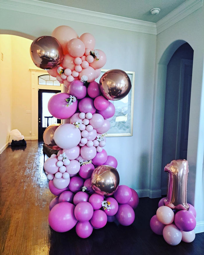 Arch and Number — balloon delivery in Miami, FL
