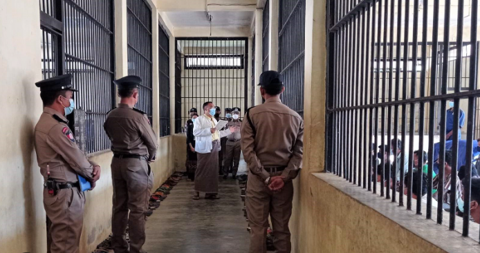 ဓါတ်ပုံ-စစ်ကောင်စီရဲ့ မြန်မာနိုင်ငံ အမျိုးသားလူ့အခွင့်အရေးကော်မရှင်က အကျဉ်းထောင်၊ အကျဉ်းစခန်း၊ အချုပ်ခန်းများစစ်ဆေးနေပုံကို ၂၀၂၃ခုနှစ် ဖေဖော်ဝါရီလက ထုတ်ပြန်ထားပုံ