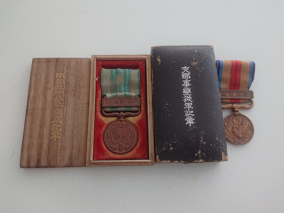 Ensemble de 2 médailles du Japon