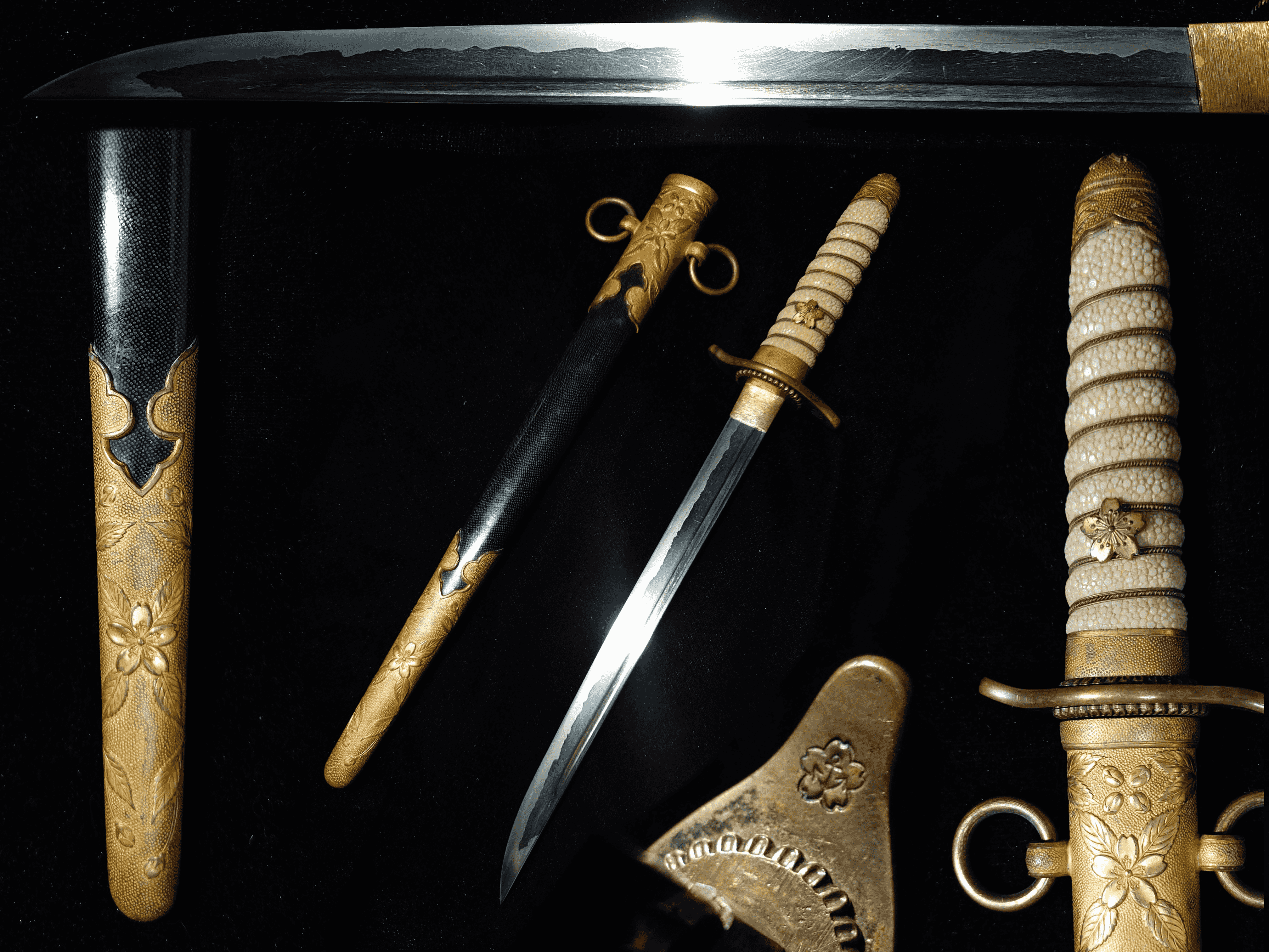 Ex Condition IJN Officer Dagger with Shark Skin Scabbard