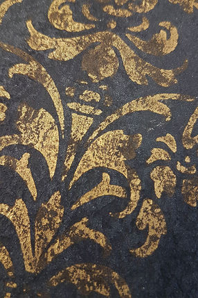 Vacker patina målad i gammaldags stil med en schablon