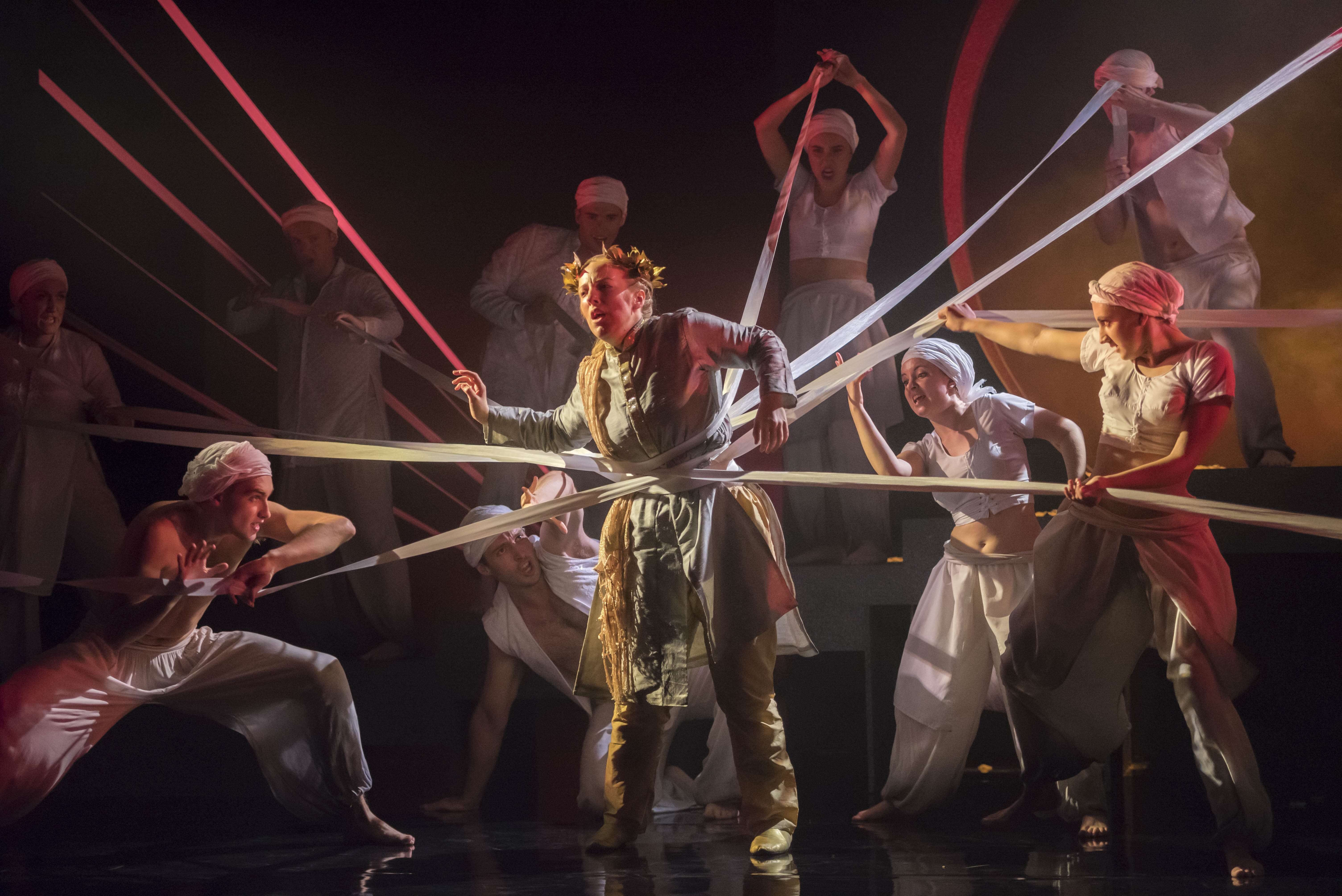 Chorus in Orfeo ed Euridice 2017 (Longborough Festival Opera)