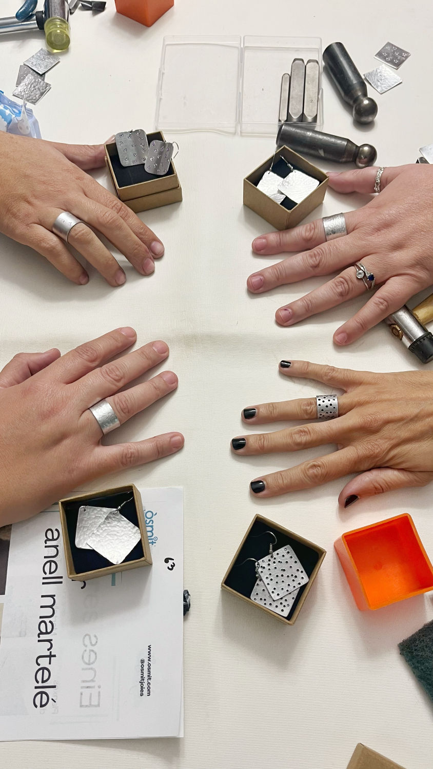 taller crea el teu anell