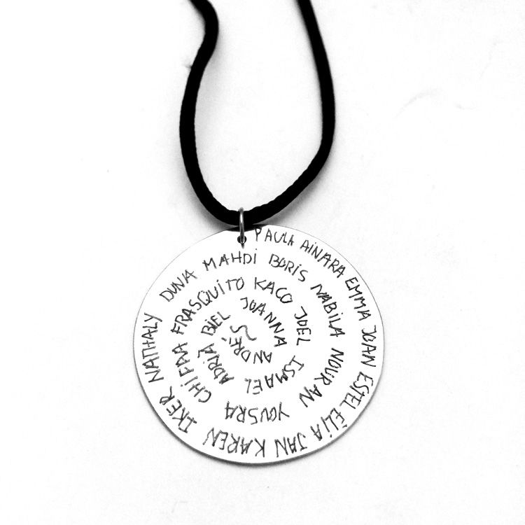 Miniatura: Colgante grabado para profes (plata)