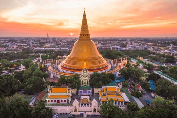 nakhon pathom 02.jpg