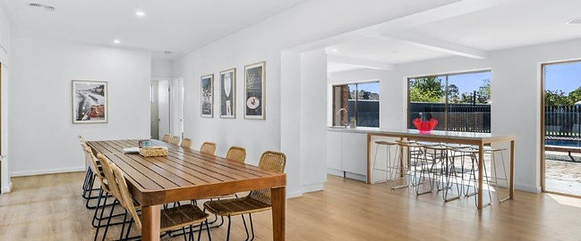 holiday house rental Yarrawonga 12 seat dining table adjoining open plan kitchen wish fisher and paykel appliances