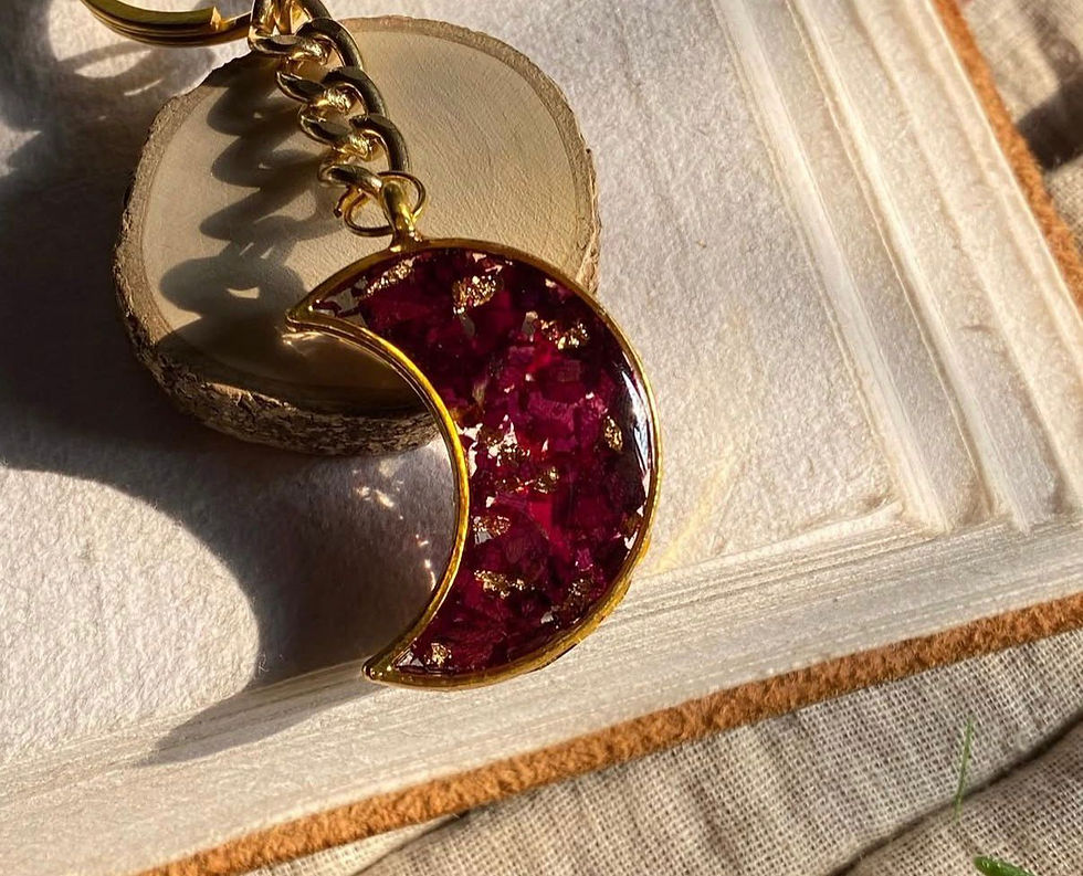 Thumbnail: Rose Preservation – Crescent Moon (Gold Frame)